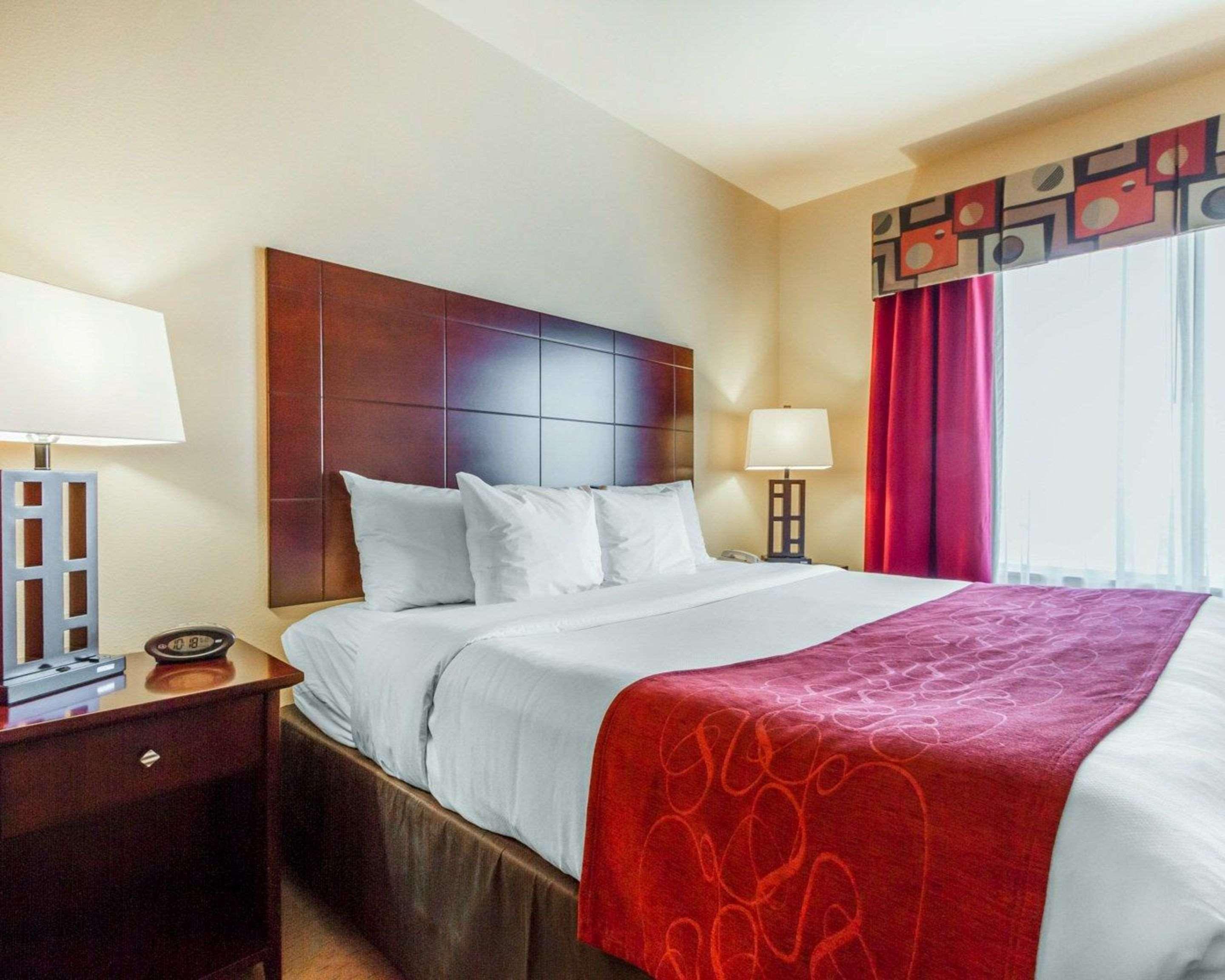 คอมฟอร์ต สวีท ฟลอเรนซ์ โชลแอเรีย Hotel ภายนอก รูปภาพ