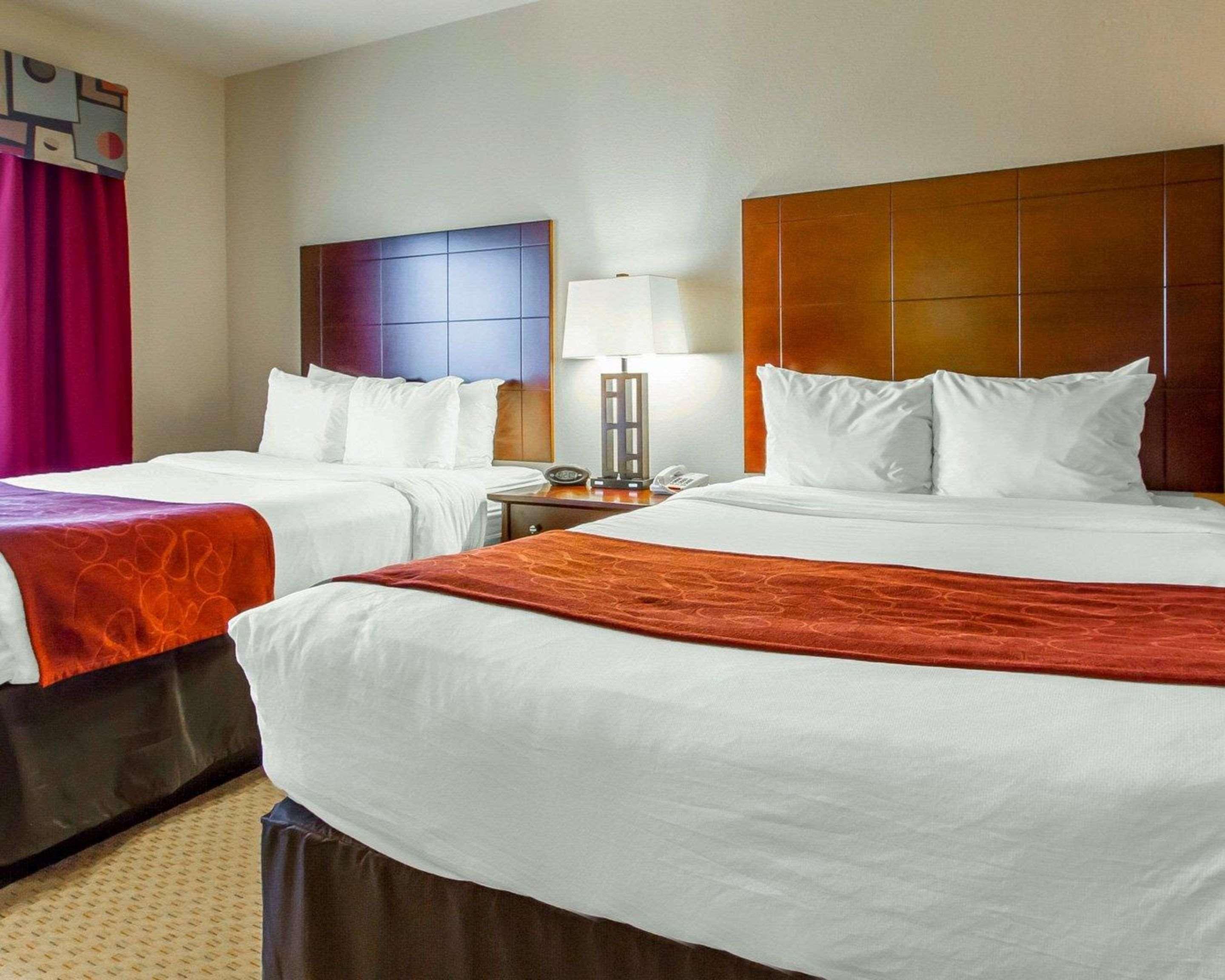 คอมฟอร์ต สวีท ฟลอเรนซ์ โชลแอเรีย Hotel ภายนอก รูปภาพ