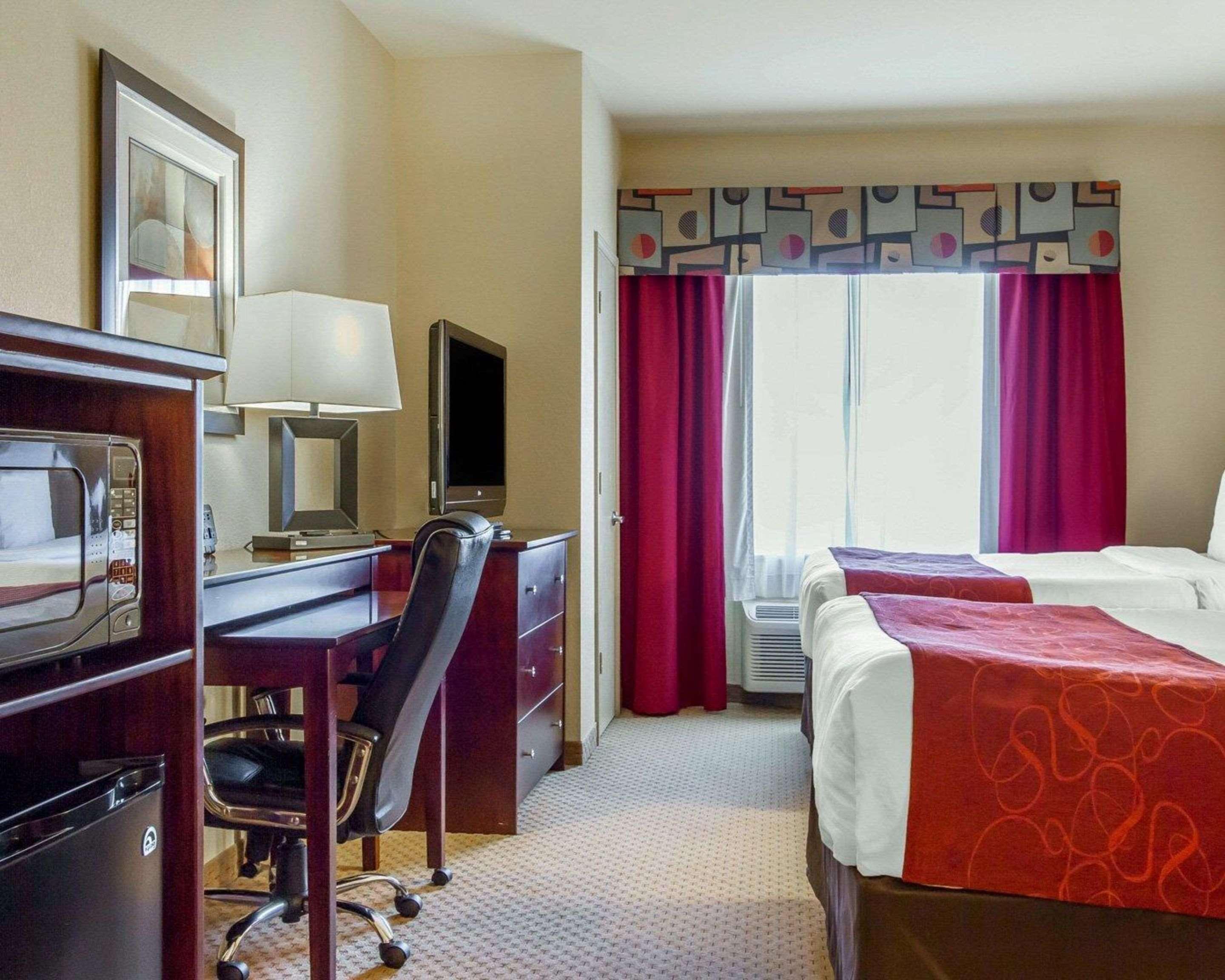 คอมฟอร์ต สวีท ฟลอเรนซ์ โชลแอเรีย Hotel ภายนอก รูปภาพ