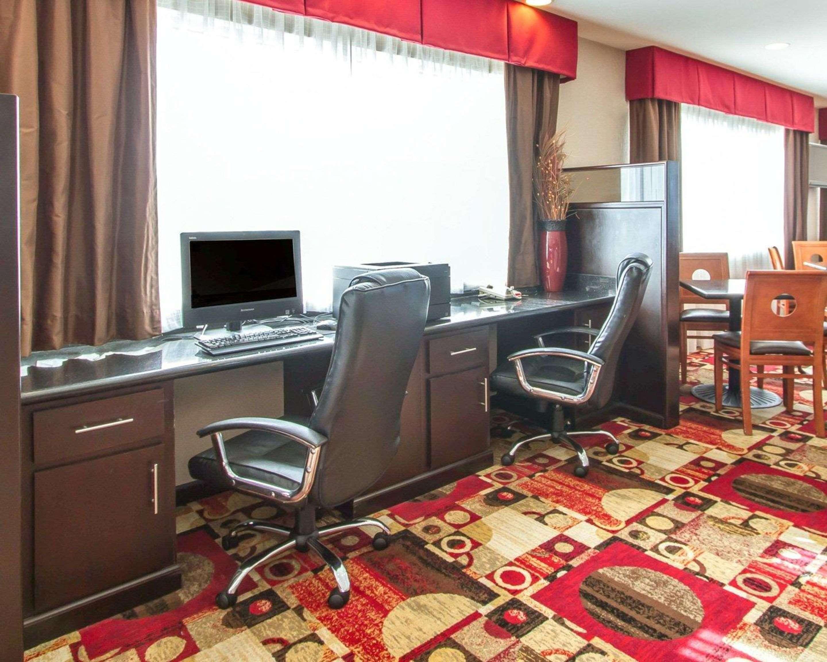 คอมฟอร์ต สวีท ฟลอเรนซ์ โชลแอเรีย Hotel ภายนอก รูปภาพ